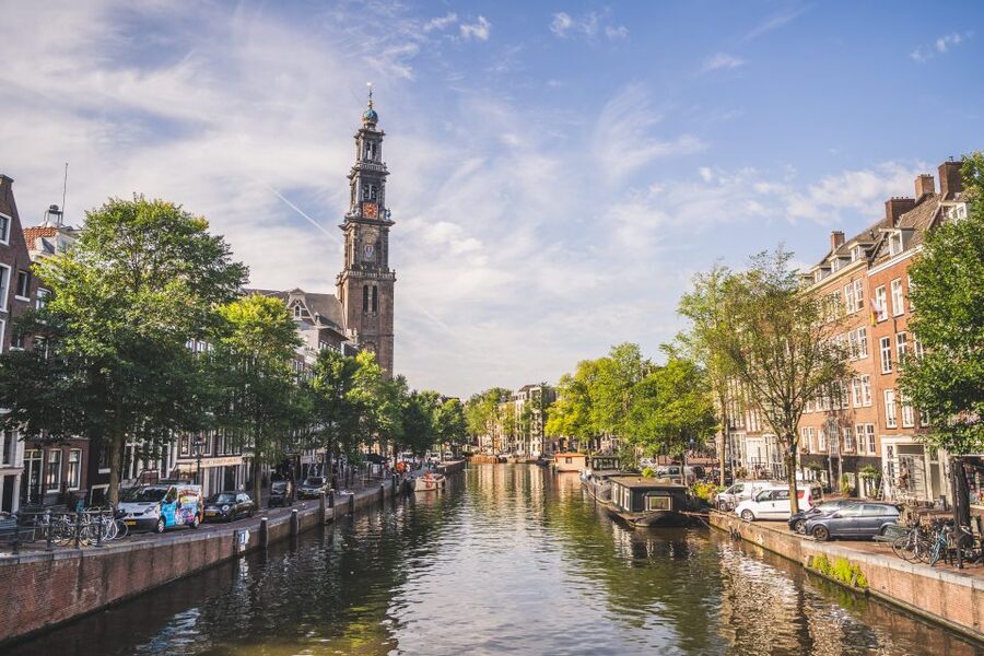 Amsterdam full day tour: Walking, Biking & Cruising - Cruise time: the glass-roof boat and UNESCO canal views