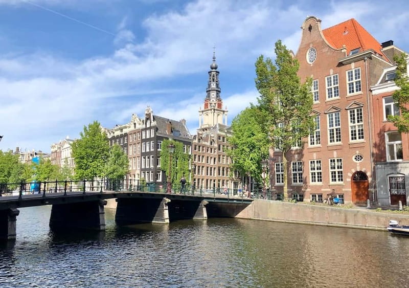 Amsterdam: German Canal Cruise with Unlimited Drinks Option - The boat experience: cosy, quiet, and built for a one-hour hit