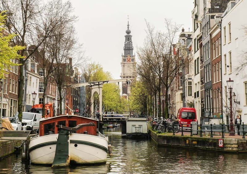 Amsterdam: German Canal Cruise with Unlimited Drinks Option - The one-hour pacing: what you’ll love, and what might annoy you