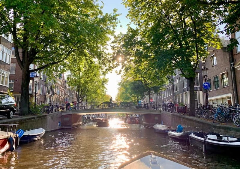 Amsterdam: German Canal Cruise with Unlimited Drinks Option - Why a German canal guide changes everything (even if your German is rusty)
