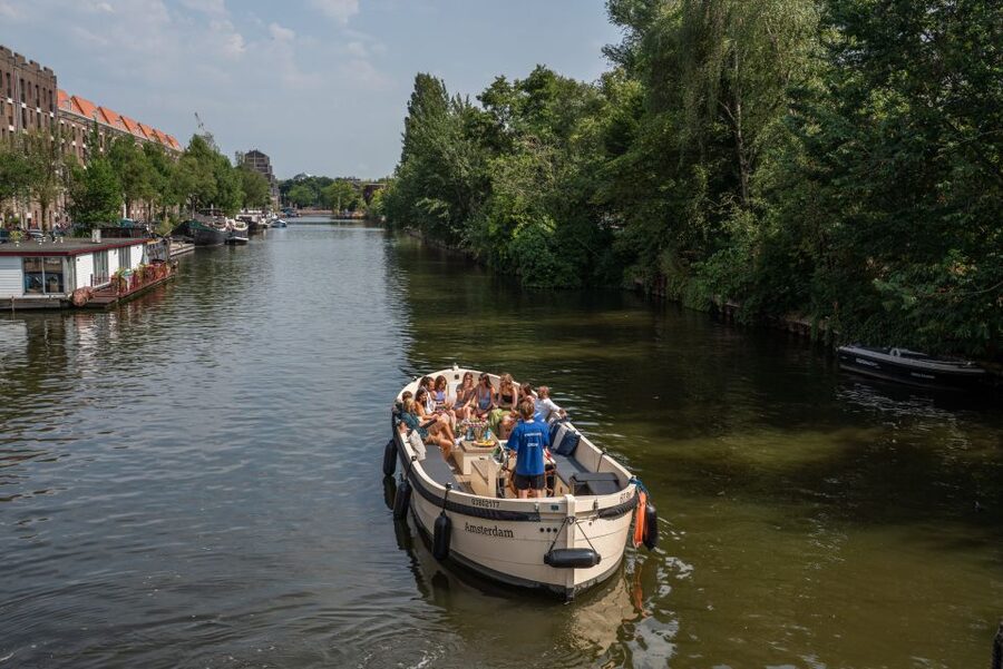 Amsterdam: German Guided Canal Cruise with on Board Bar - What the German host explains (and why it changes the whole trip)