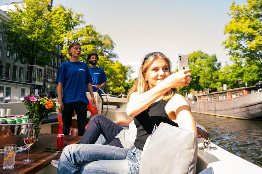Amsterdam: German Guided Canal Cruise with on Board Bar - Electric boat comfort and the onboard bar: relaxing, not formal