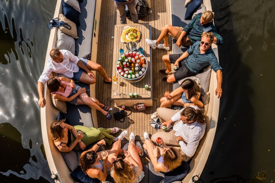 Amsterdam: German Guided Canal Cruise with on Board Bar - The main practical drawback: timing and occasional rough edges