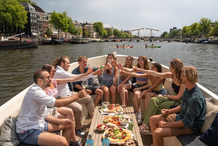 Amsterdam: German Guided Canal Cruise with on Board Bar - Getting to Starboard Dock without wasting your time