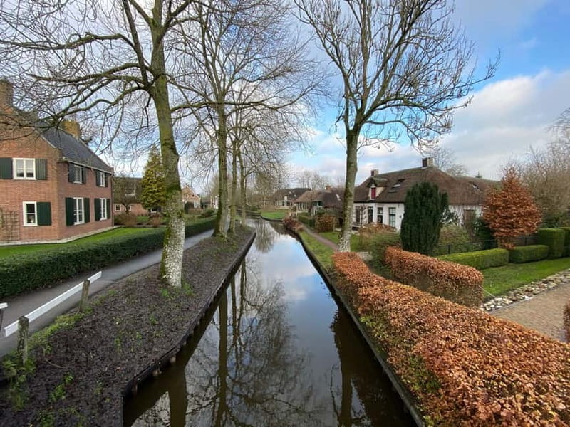 Amsterdam: Giethoorn, Afsluitdijk and Zaanse Schans Day Trip - Giethoorn: canals, bridges, and the joy of being car-free