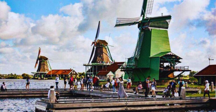 Amsterdam: Giethoorn and Zaanse Schans Windmills Day Tour - Zaanse Schans windmills: see the machinery behind the photos