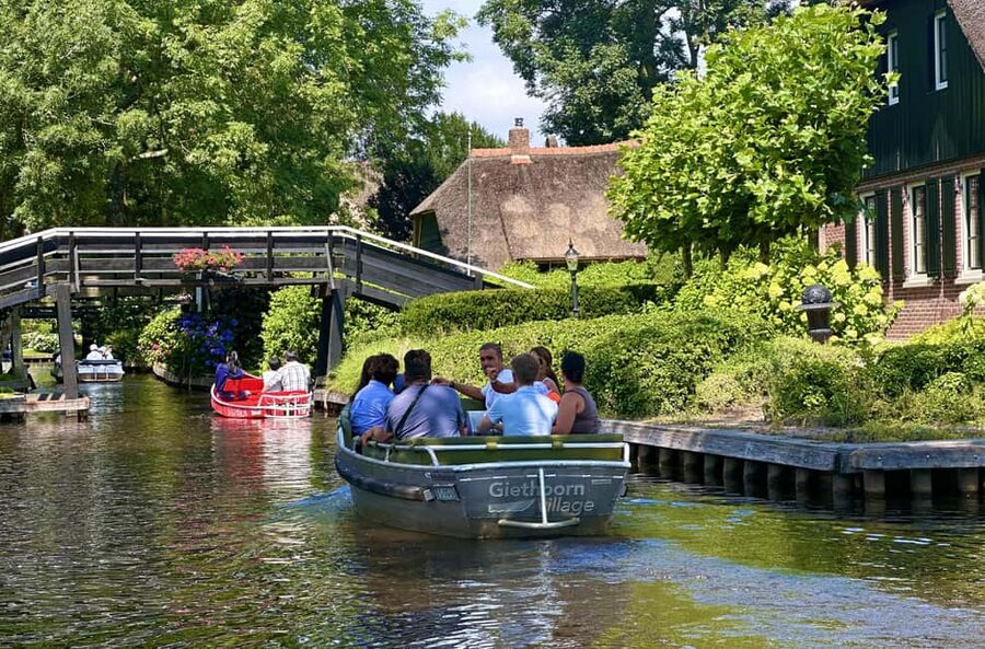 Amsterdam: Giethoorn Day Trip, with several guided options - Cheese, canals, and contrast: why this itinerary works