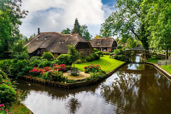 Amsterdam: Giethoorn Tour Scenic Cruise, Cheese & Free Time - The 1-hour canal cruise: the part that makes Giethoorn Giethoorn