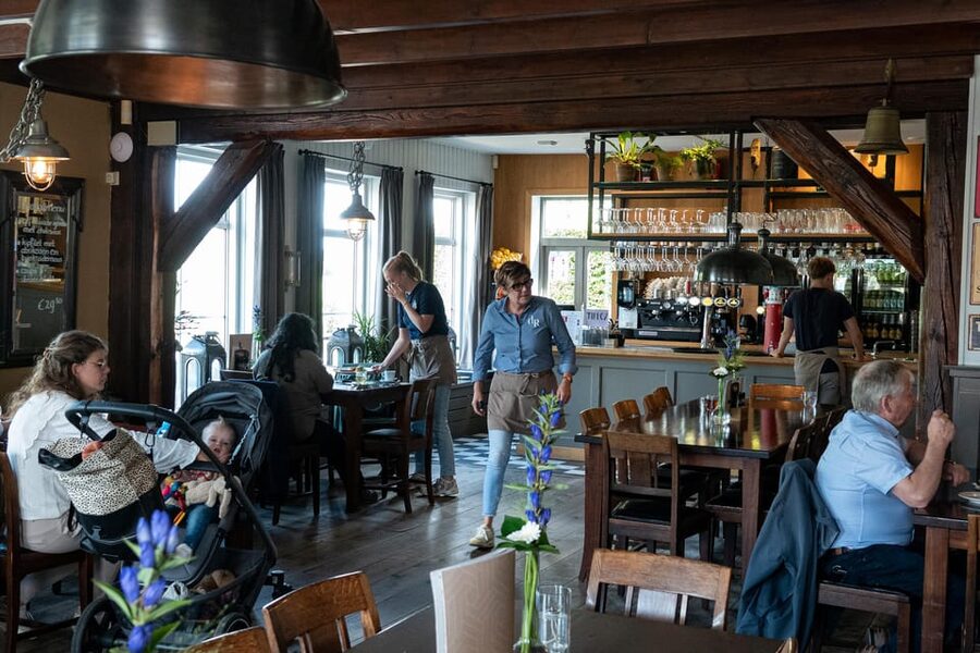 Amsterdam: Giethoorn Tour Scenic Cruise, Cheese & Free Time - Lunch at De Rietstulp: when the partner discount is worth the wait