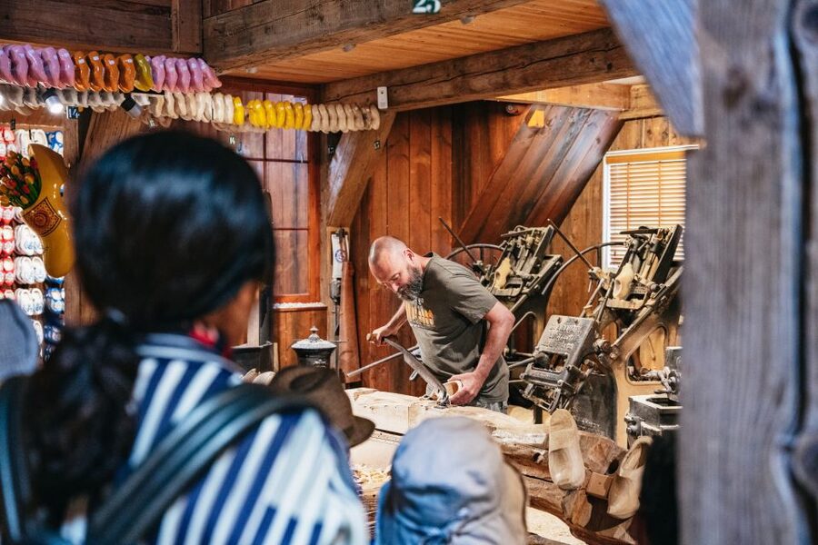 Amsterdam: Giethoorn, Volendam, and Zaanse Schans Tour - Zaanse Schans: Windmills, Clogs, Cheese Tasting, and the Real Craft Vibe