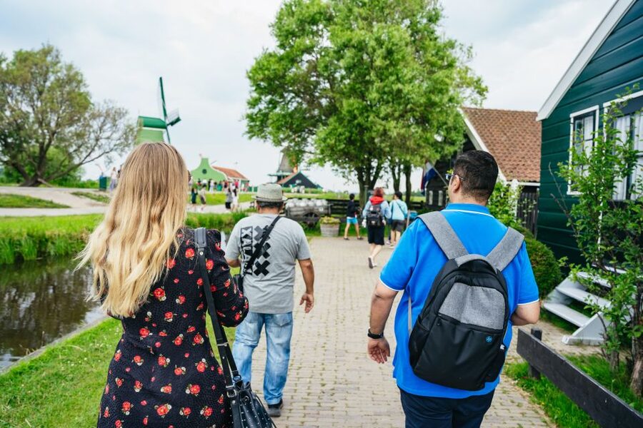 Amsterdam: Giethoorn, Volendam, and Zaanse Schans Tour - Volendam Harbor: A Real Fishing Village Stop (Not Just a Waterfront Walk)