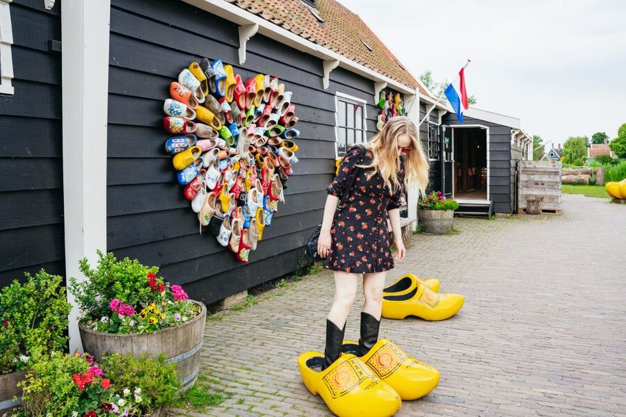 Amsterdam: Giethoorn, Volendam, and Zaanse Schans Tour - Meeting Point and Timing: The 8:30 Start Matters