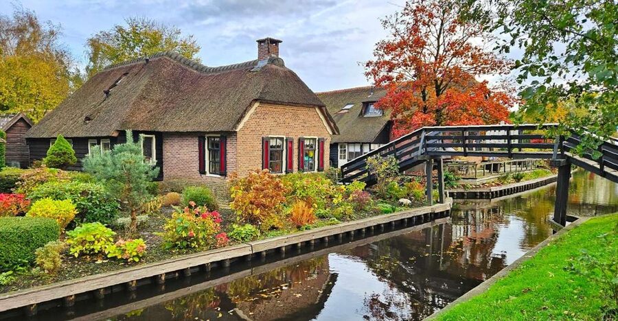 Amsterdam: Giethoorn, Zaandam & Zaanse Schans Tour w/ Pickup - Zaandam’s Lego City Stop: Quick, Instagram-Friendly, and Actually in the City
