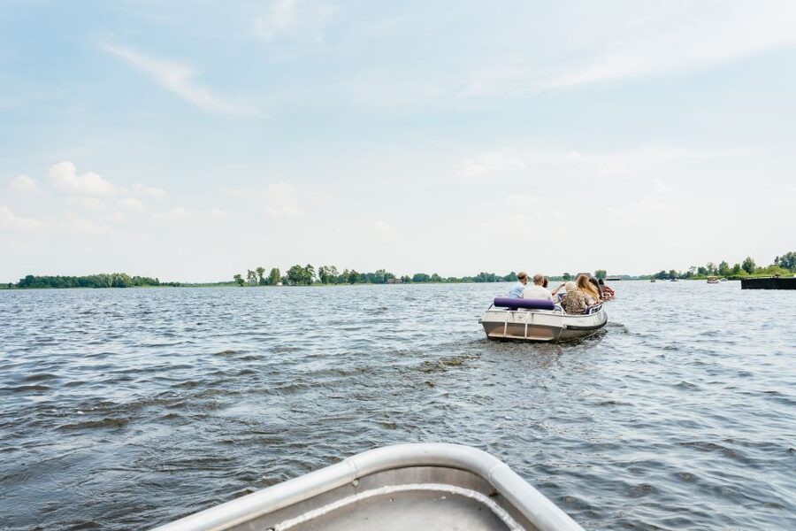 Amsterdam: Giethoorn, Zaandam & Zaanse Schans Tour w/ Pickup - Wooden Shoe Workshop: Clogs, Crafts, and The Hands-On Part