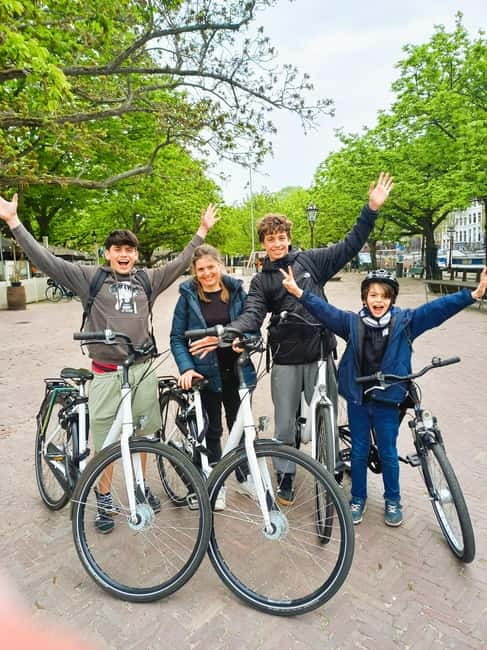 Amsterdam: Guided bike tour in French off the beaten track - Who should book this off-the-beaten-track ride