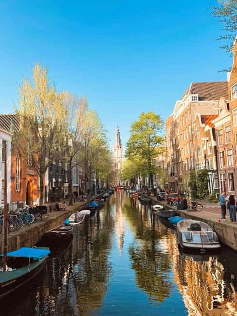 Amsterdam: Guided bike tour in French off the beaten track - Hollandsche Schouwburg and the National Holocaust Names Monument: WWII told on the street