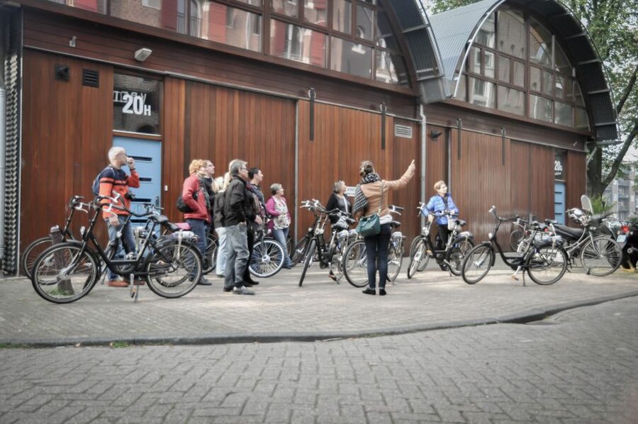 Amsterdam: Guided City Bike Tour in French - Entrepotdok, Plantage, and Museumkwartier: the route’s logic