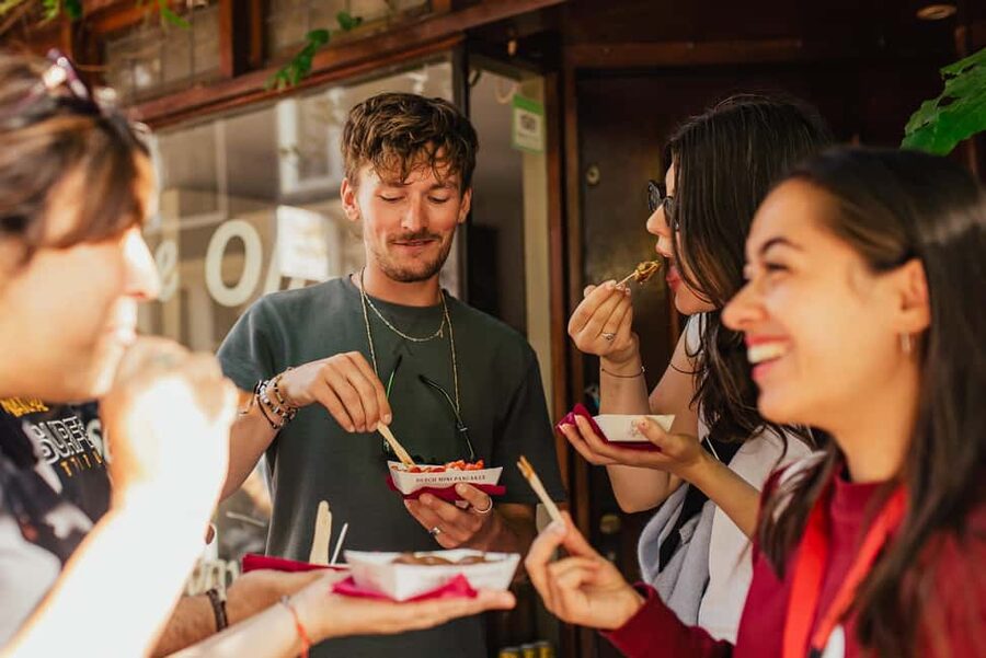 Amsterdam: Guided Cultural Food Tour in English or German - Tour pace and what to wear for 2.5 hours