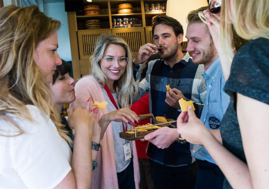 Amsterdam: Guided Cultural Food Tour in English or German - Guide factor: why English or German narration changes the whole tour