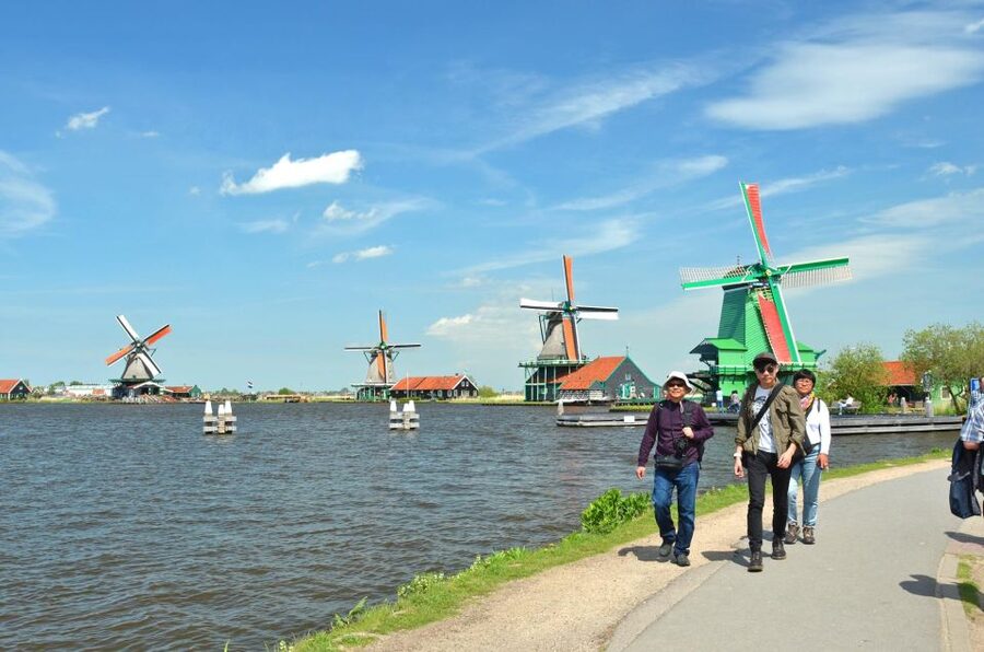 Amsterdam: Guided Zaanse Schans, Windmills & Cheese Tour - Zaanse Schans: the Dutch postcard, with real crafts attached