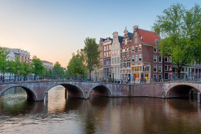 Amsterdam Haunted History and Ghost Walking Tour - Stop 4: De Wallen and Blood Street’s Murder-More-Than-Legends Feel