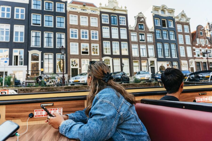 Amsterdam: Heated Canal Cruise Including Audioguide - Getting on the boat: Damrak, Central Station, or Rijksmuseum