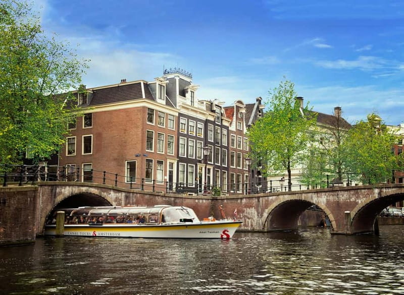 Amsterdam: Heated Canal Cruise Including Audioguide - Comfort details that actually matter in Amsterdam weather