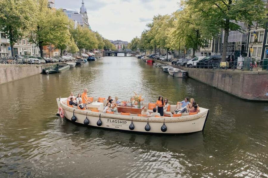 Amsterdam: Heated Canal Cruise with Unlimited Drinks & Bite - Who This Canal Cruise Is Best For (and Who Should Skip It)