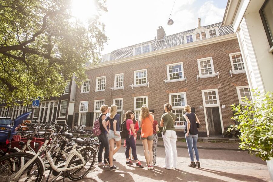Amsterdam: Hidden Gems & Highlights Guided Bike Tour - Key things that make this tour worth your time