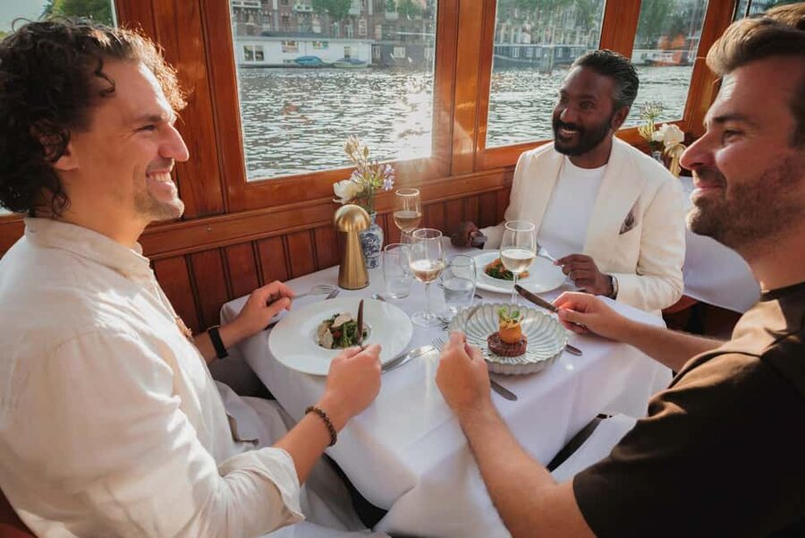 Amsterdam: High-End 3-Course Dinner Canal Cruise - How the dinner works during the cruise (and why it matters)