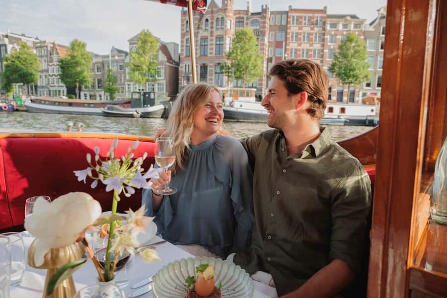 Amsterdam: High-End 3-Course Dinner Canal Cruise - Night canal sights: what you should watch from your seat