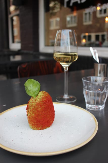 Amsterdam: High Wine at wine bar Paskamer, 3-rounds - Language, tone, and dietary fit