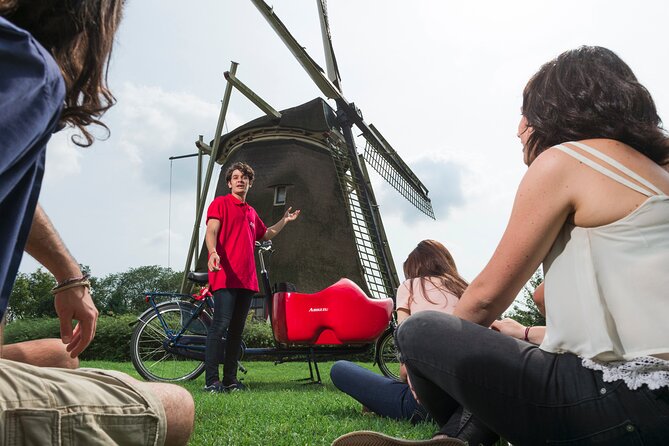 Amsterdam Highlights Bike Tour - Guided in EN/ES/DE/NL - Meeting point, bikes, and helmets: what you’re really signing up for