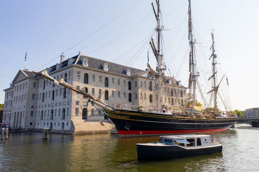 Amsterdam: Historic Boat Cruise with open bar and nibbles - Key highlights you’ll feel right away