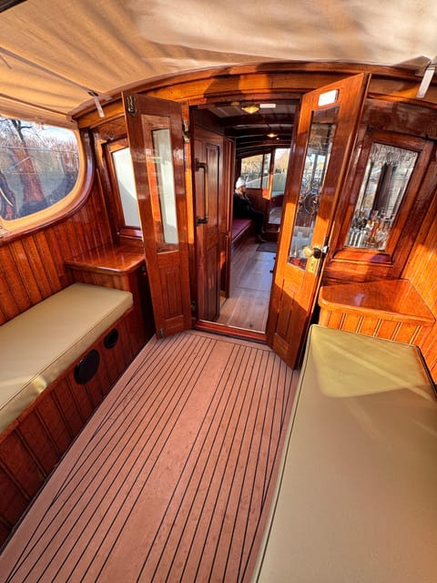 Amsterdam: Historic Boat Cruise with open bar and nibbles - Choosing indoor vs outdoor seating in real Amsterdam weather
