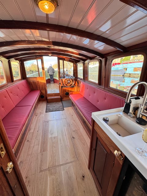 Amsterdam: Historic Boat Cruise with open bar and nibbles - Price and value: is $69 per person worth it?