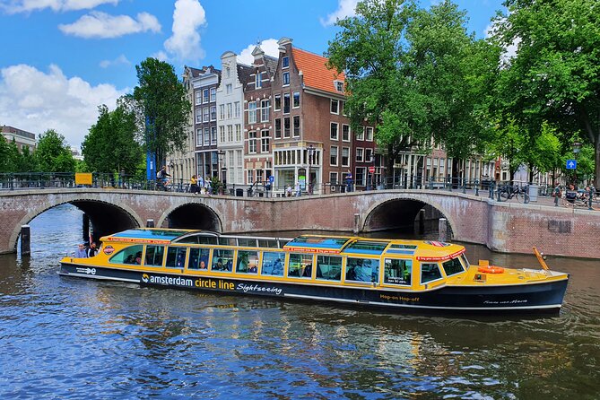 Amsterdam: Historic City Sightseeing Canal Cruise - Houseboat Museum at Hendrika Maria: canal living, but from a cozy hold