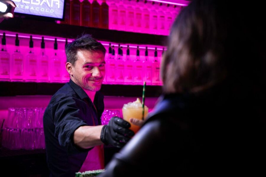 Amsterdam: Icebar Entry Ticket with 3 Drinks - Crowds and Time Slots: Why Your Exact Entry Matters