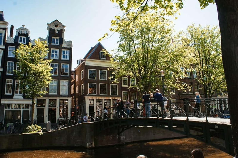 Amsterdam: Iconic Canals & Historic Sights Walking Tour - Begijnhof: peace behind busy streets