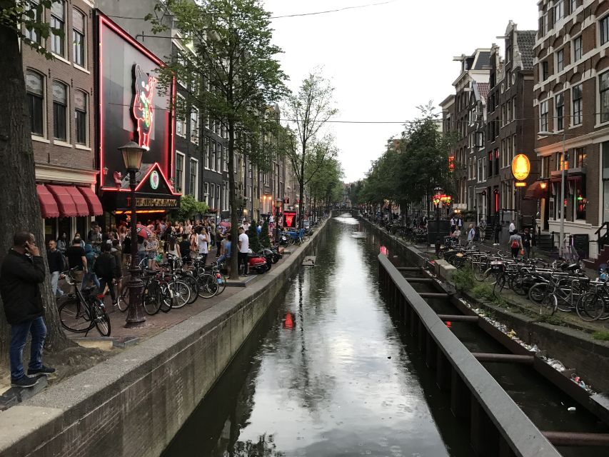 Amsterdam: Introduction walking tour - Old Town landmarks: from the Old Church to the smallest house
