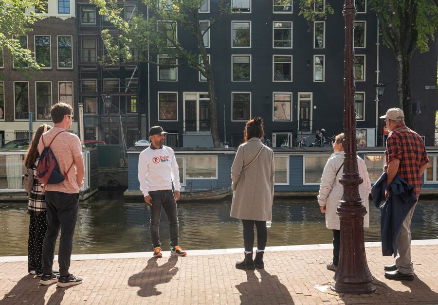 Amsterdam: Jewish Quarter and History Guided Tour - Starting by the Amstel River: Getting Oriented Fast