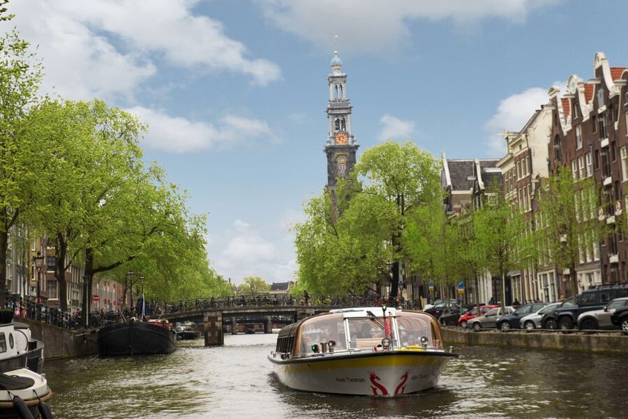 Amsterdam: Keukenhof and Zaanse Schans Live Guided Day Tour - What to Pack for a Long Spring Day Outside the City