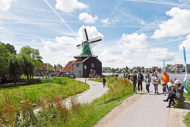Amsterdam: Keukenhof and Zaanse Schans Windmills Guided Day Trip - Zaanse Schans windmills: working village, craft shops, and old houses you can actually walk around
