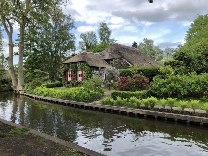 Amsterdam: Keukenhof Tulip Garden and Giethoorn Experience - The Coach Ride to Giethoorn: Time That Becomes Useful Context