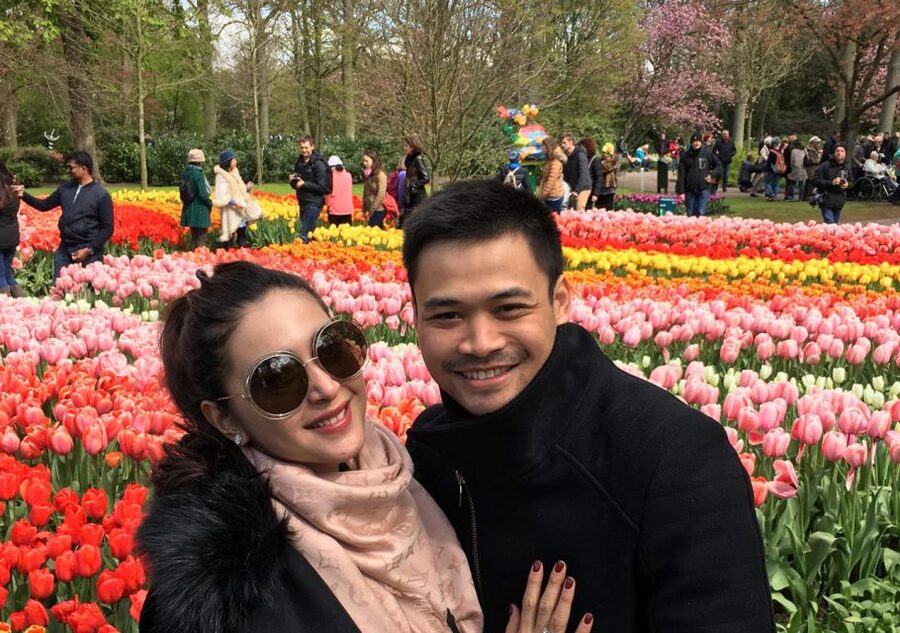 Amsterdam: Keukenhof Tulip Garden and Giethoorn Experience - Giethoorn: The “Venice of the North” in a Single Hour on the Water