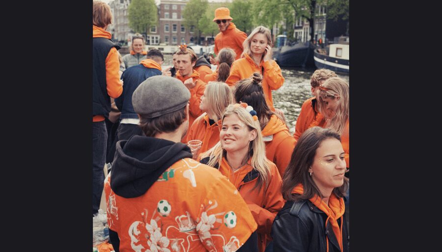 Amsterdam: King's Day Party Cruise with Open Bar & Music - Open-or-closed boat: the weather reality check