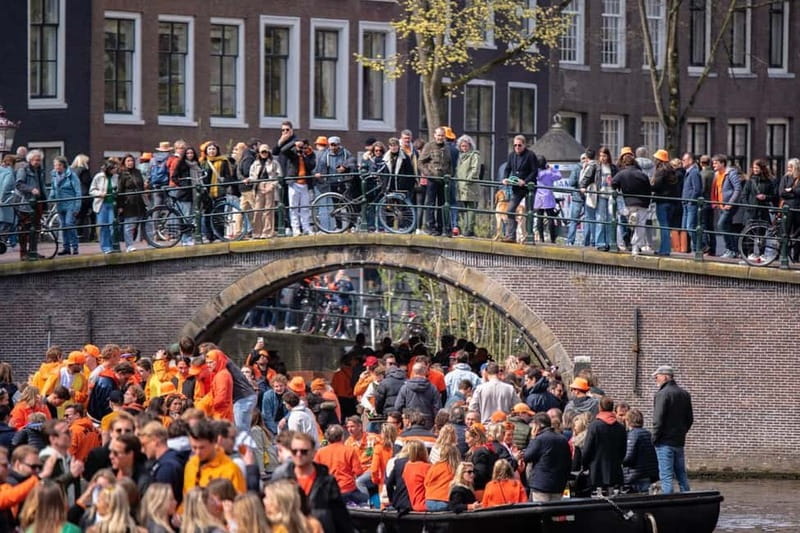 Amsterdam: Kings Day Boat Party with Unlimited Drinks - Drinks and music: what the onboard party setup is really about