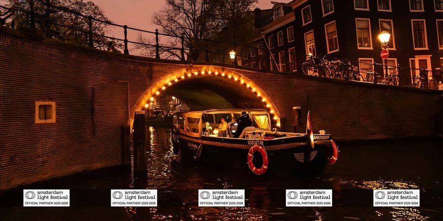 Amsterdam: Light Festival Boat+Unlimit.Drinks & Snack Option - Optional Drinks and Snacks: What the Add-On Is Really Buying