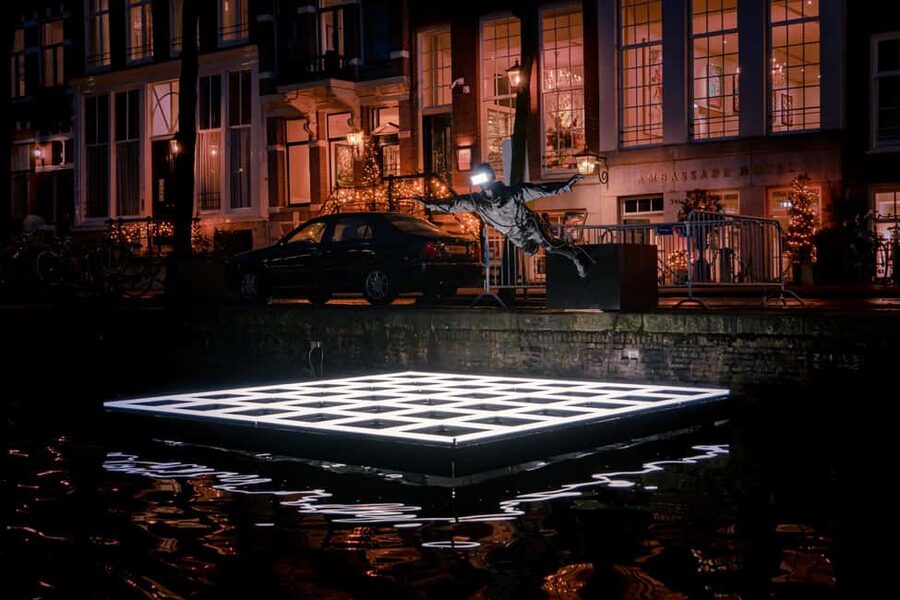 Amsterdam: Light Festival Boat with Hot Choco & Stroopwafel - Haarlemmersluis and the Cruise Rhythm: When the City Feels Like It’s Turning