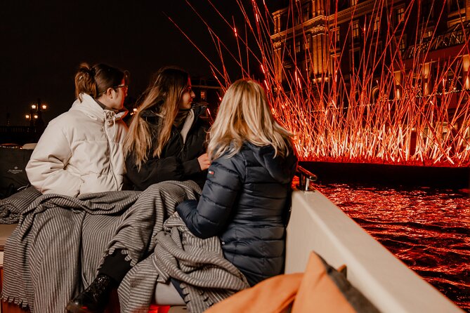 Amsterdam Light Festival: Canal Cruise + Bite & Unlimited Drinks - Value for $26.42: why this price can make sense